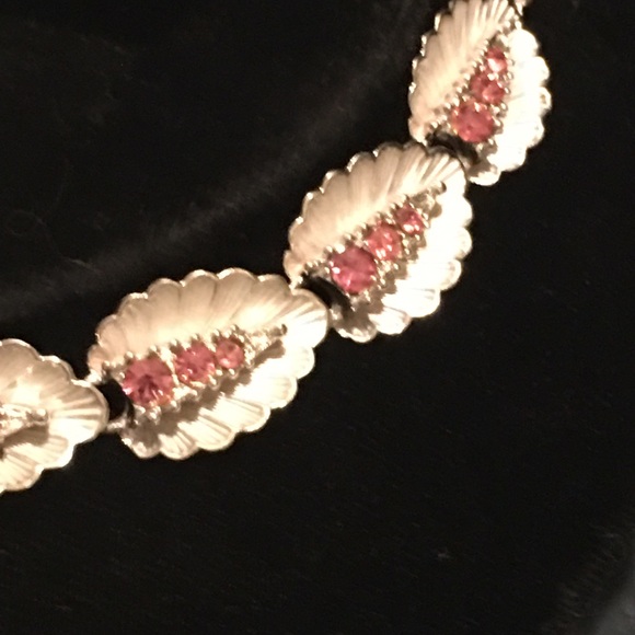 ✨Extremely rare vintage B.S.K. fuchsia necklace ✨ - Picture 6 of 7